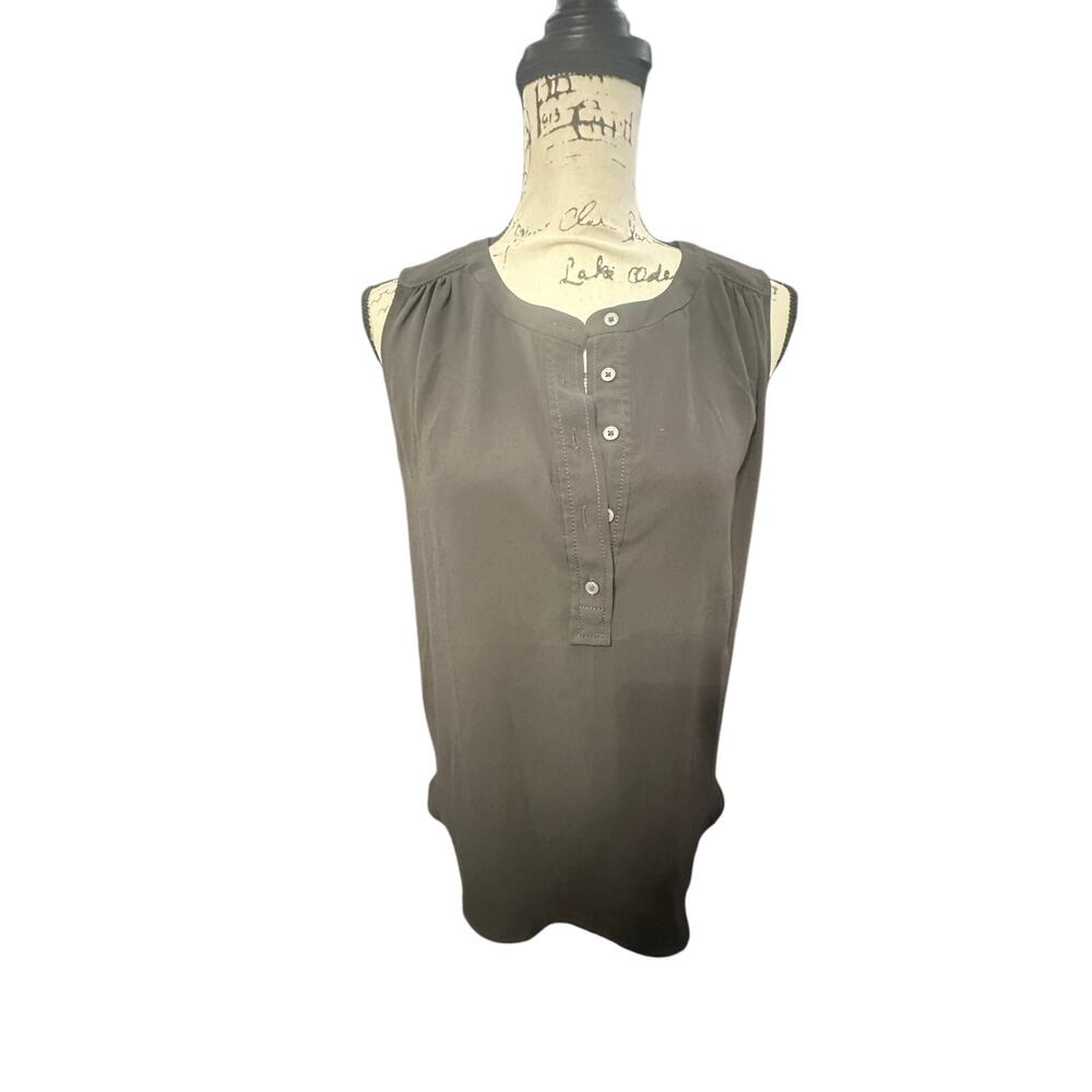 Sleeveless Black Button-Front Blouse – Size S, Classic & Versatile